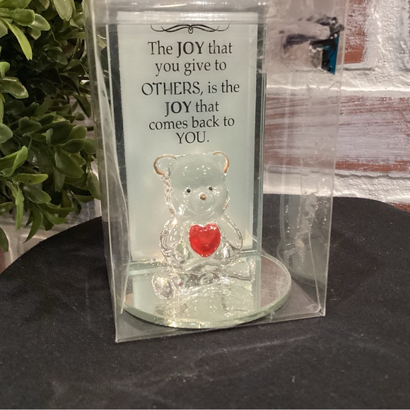 NIB - Glass Crafted - Red Heart “Joy” Bear - Mirrored Base - Gold Trimmed Ears - Picture 5 of 9
